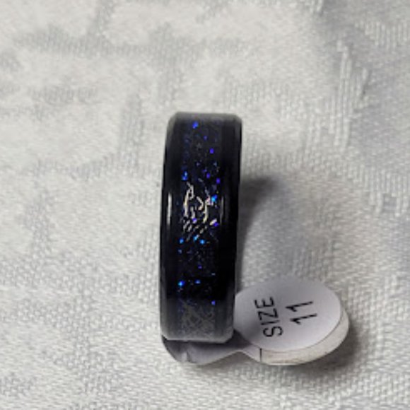 BLACK AND BLUE BEVELED TITANIUM RING SIZE 11 - Picture 2 of 3